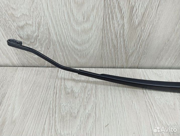 Поводок стеклоочистителя правый Hyundai Solaris 2