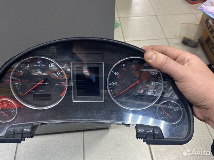 Щиток приборов A4 audi 1036902078