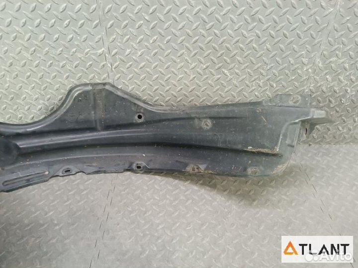 Подкрылок передний правый toyota ractis