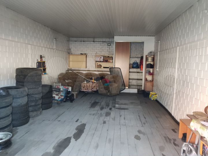 Гараж, > 30 м²