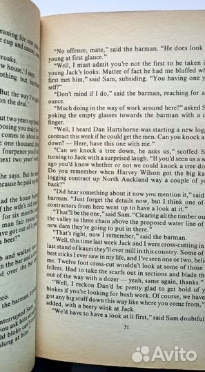 Barry Crump Hang on a minute mate книга на англ