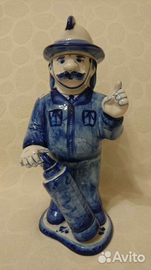 Гжель Бутылка штоф Пожарный мчс