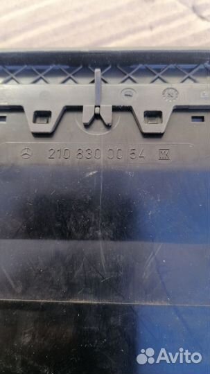 Дефлектор воздушный центральный Мерс 210к