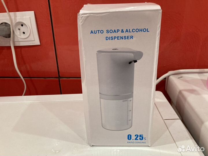 Автоматический диспенсер мыла и антисептика
