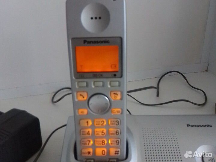 Цифровой беспроводной телефон Panasonic KX-TGA710R