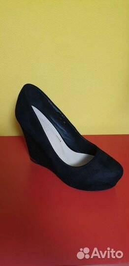 Туфли на танкетке
