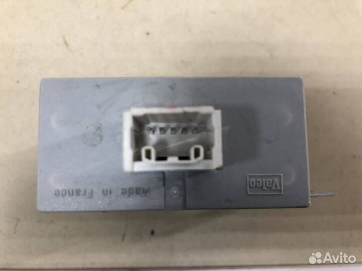 Блок управления центральным замком Toyota Corolla