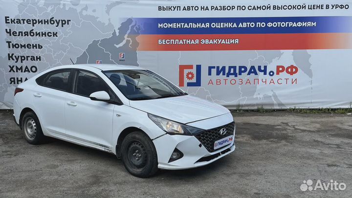 Обшивка крышки багажника Hyundai Solaris 81752-H50