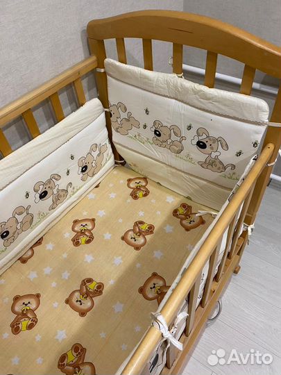 Детская кроватка с поперечным маятником