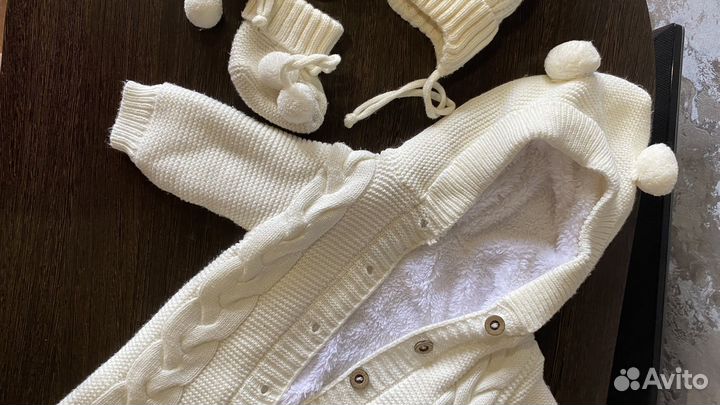 Вязанный комбинезон для новорожденного