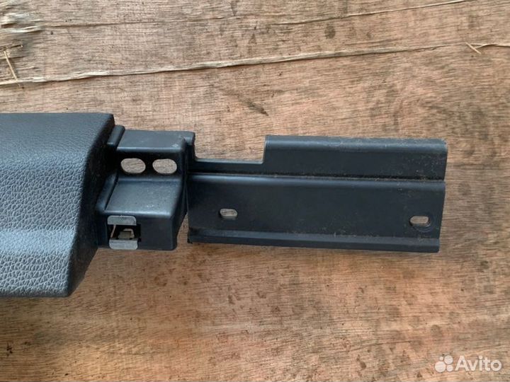 Накладка на торпедо передняя правая Volkswagen