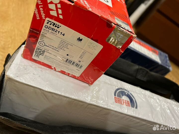 Передние тормозные диски с колодками на Тигуан 2