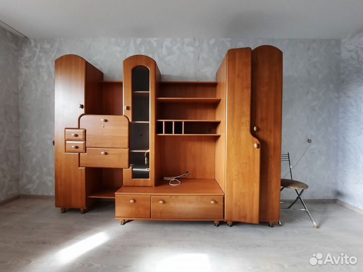 Стенка в зал (гарнитур)