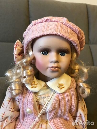 Фарфоровая кукла