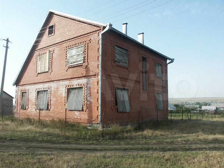 Коттедж 306 м² на участке 10 сот.