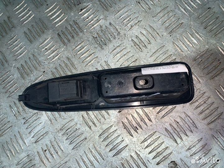 Блок управления стеклоподъемниками передний правый