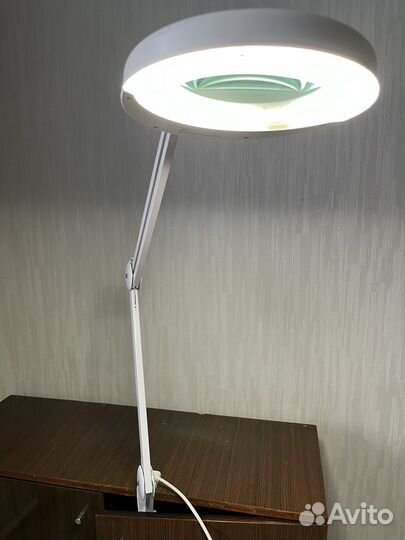 Лампа бестеневая