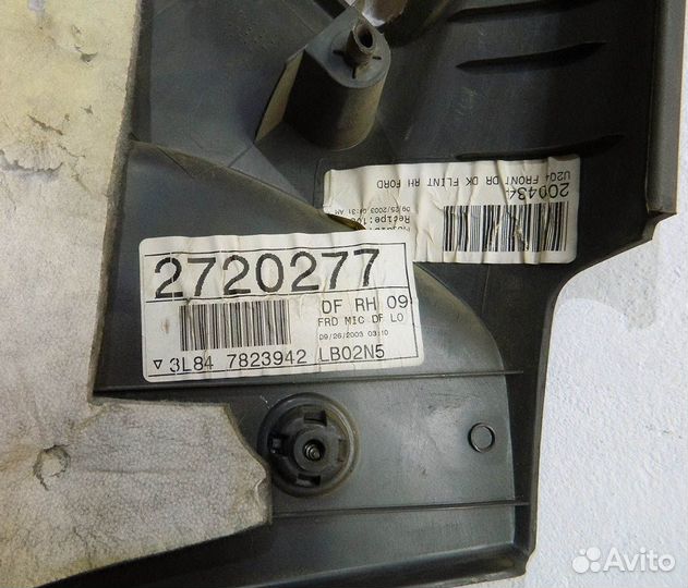 Обшивка двери передней правой Ford Escape 03г