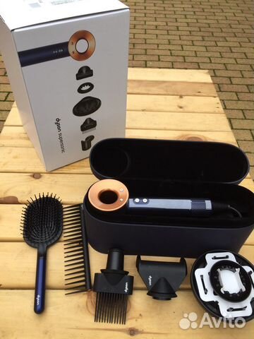 Dyson фен HD-07 с кейсом и расчестками