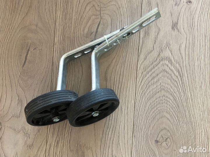 Дополнительные боковые колеса для велосипеда
