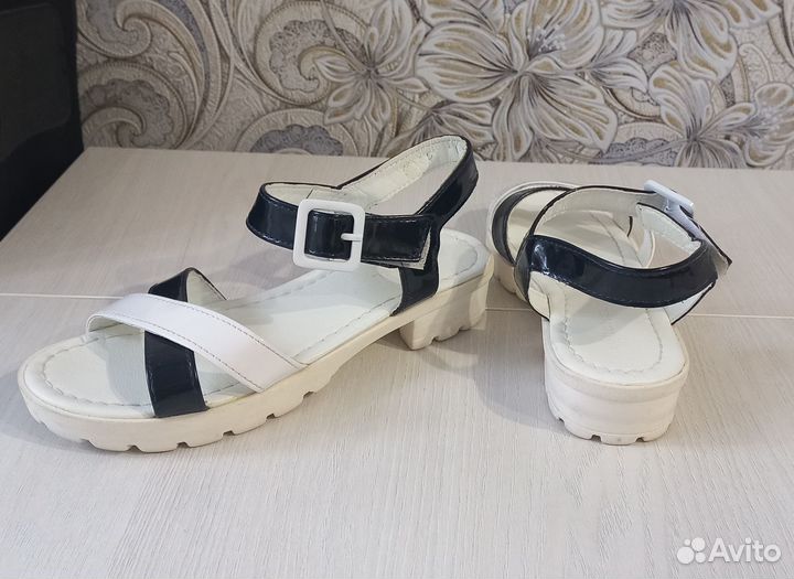 Сандалии для девочки
