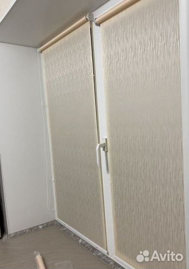 Рулонные шторы в коричневом коробе H8095