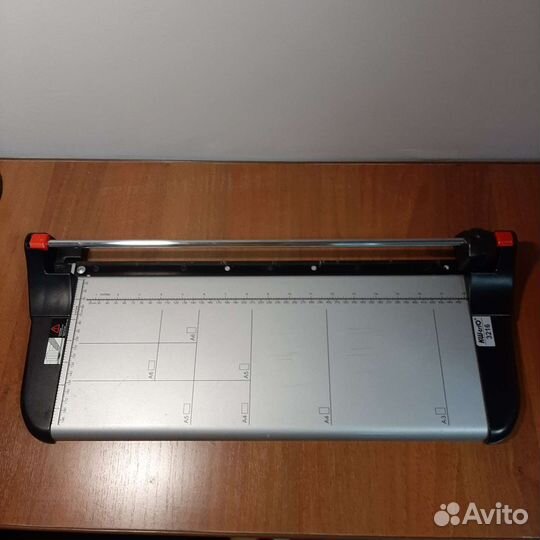 Резак для бумаги роликовый
