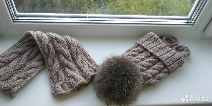 Вязаная шапка с помпоном, шарф