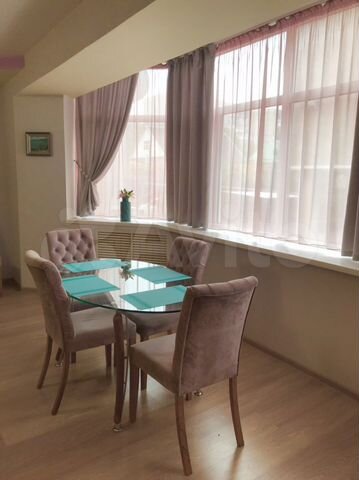 4-к. квартира, 95 м², 1/6 эт.