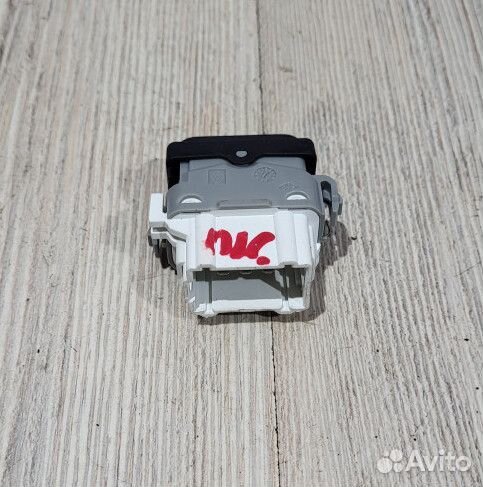 Кнопка блокировки салона Nissan qashqai J10