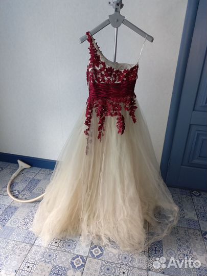 Вечернее платье