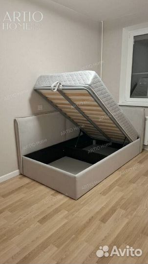 Кровать с мягким изголовьем