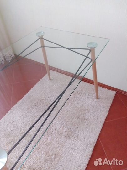 Стол стеклянный