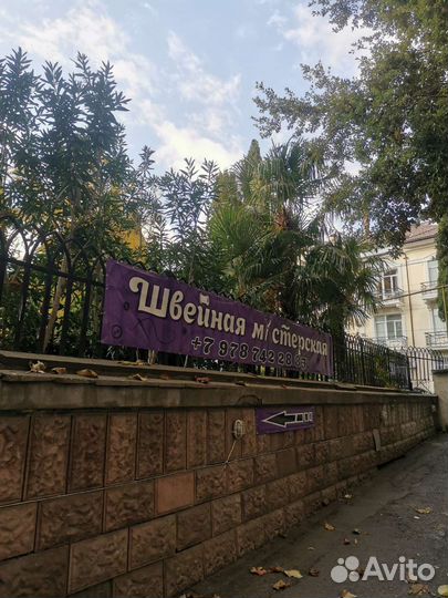 Швея портной в ателье