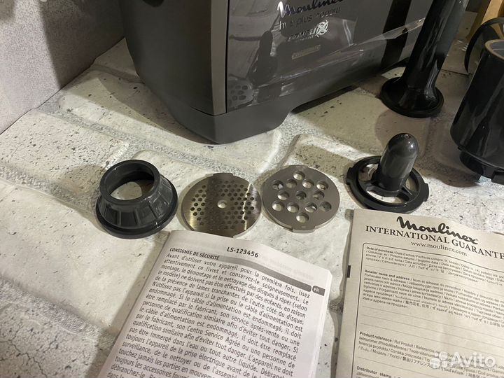 Мясорубка электрическая Moulinex ME684832 черная