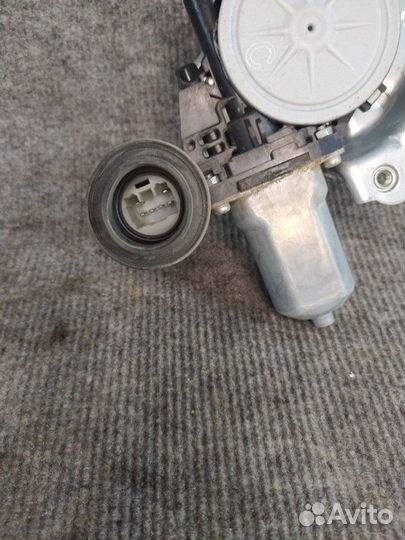 Мотор стеклоподъемника передний левый Toyota Auris