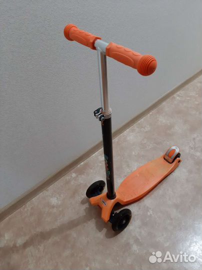 Самокат трехколесный scooter