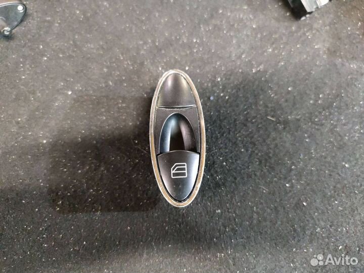 Кнопка стеклоподъемника двери Mercedes-Benz C219