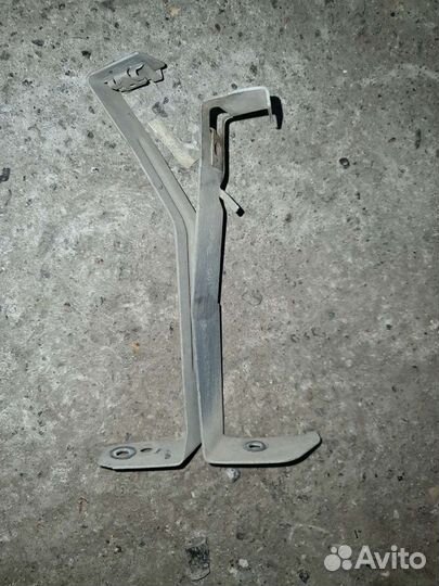 Кронштейн пыльника бампера Mercedes W204