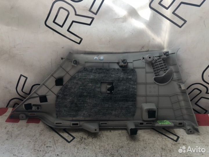 Обшивка стойки кузова задняя правая Kia Sportage 3