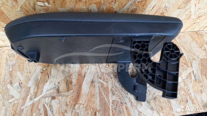 Подлокотник Toyota RAV 4