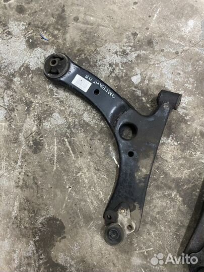 Рычаг передний правый Джили Эмгранд