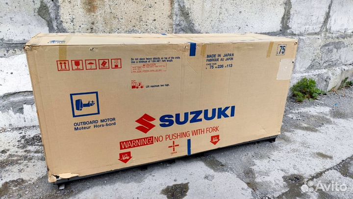 Мотор лодочный Suzuki DF200ATX белый в Москве