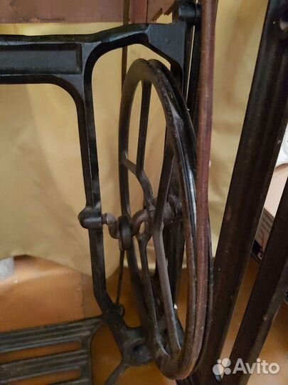 Швейная машина ножная