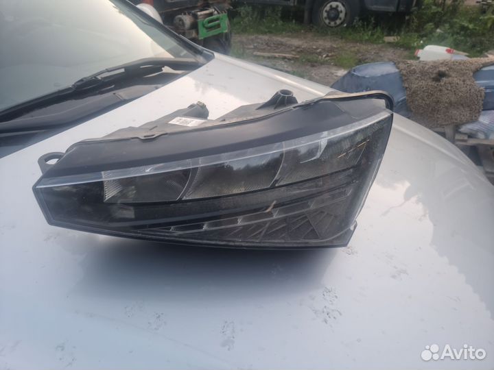 Фара правая skoda rapid
