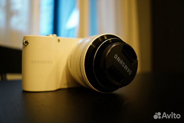 Беззеркальный фотоаппарат Samsung NX1000