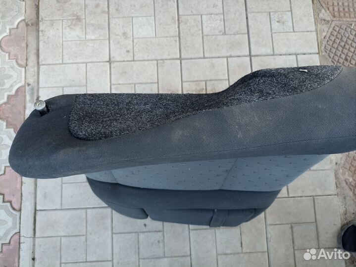 Спинка заднего дивана с подлокотником Octavia Tour