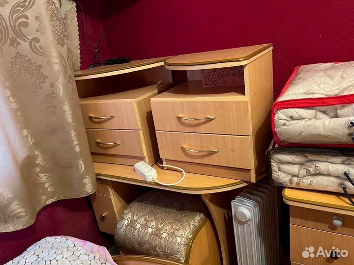 Тумбочка прикроватная