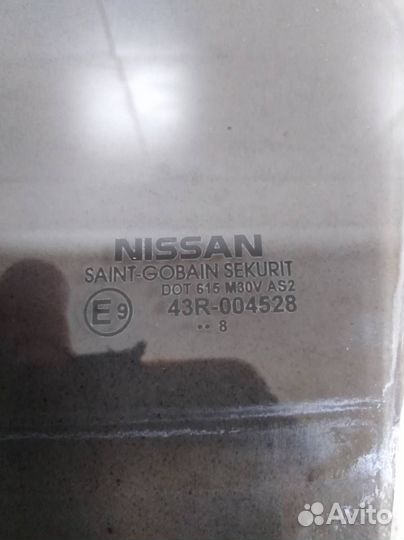 Стекло двери задней левой форточка Nissan Tiida C1