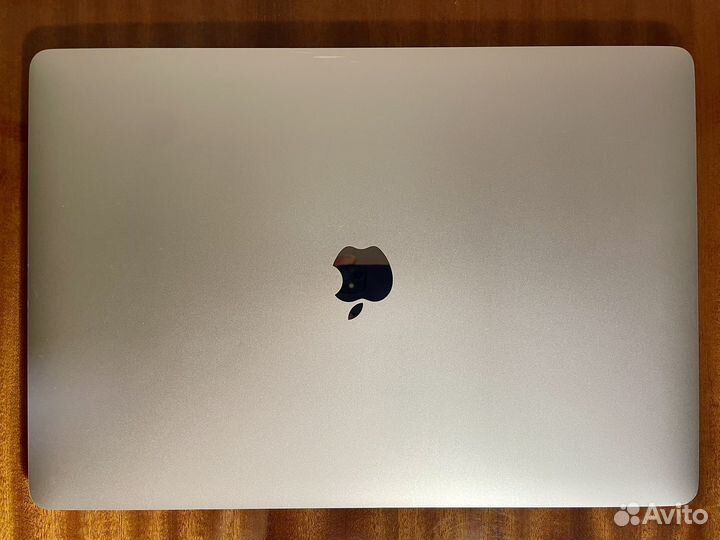 Macbook pro 15 2018 a1990